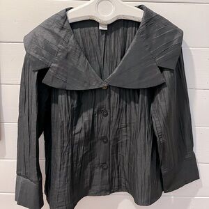 PULI black crinkled taffeta jacket with wide collar – Estimated size 18